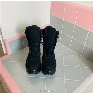 Black YRU boots